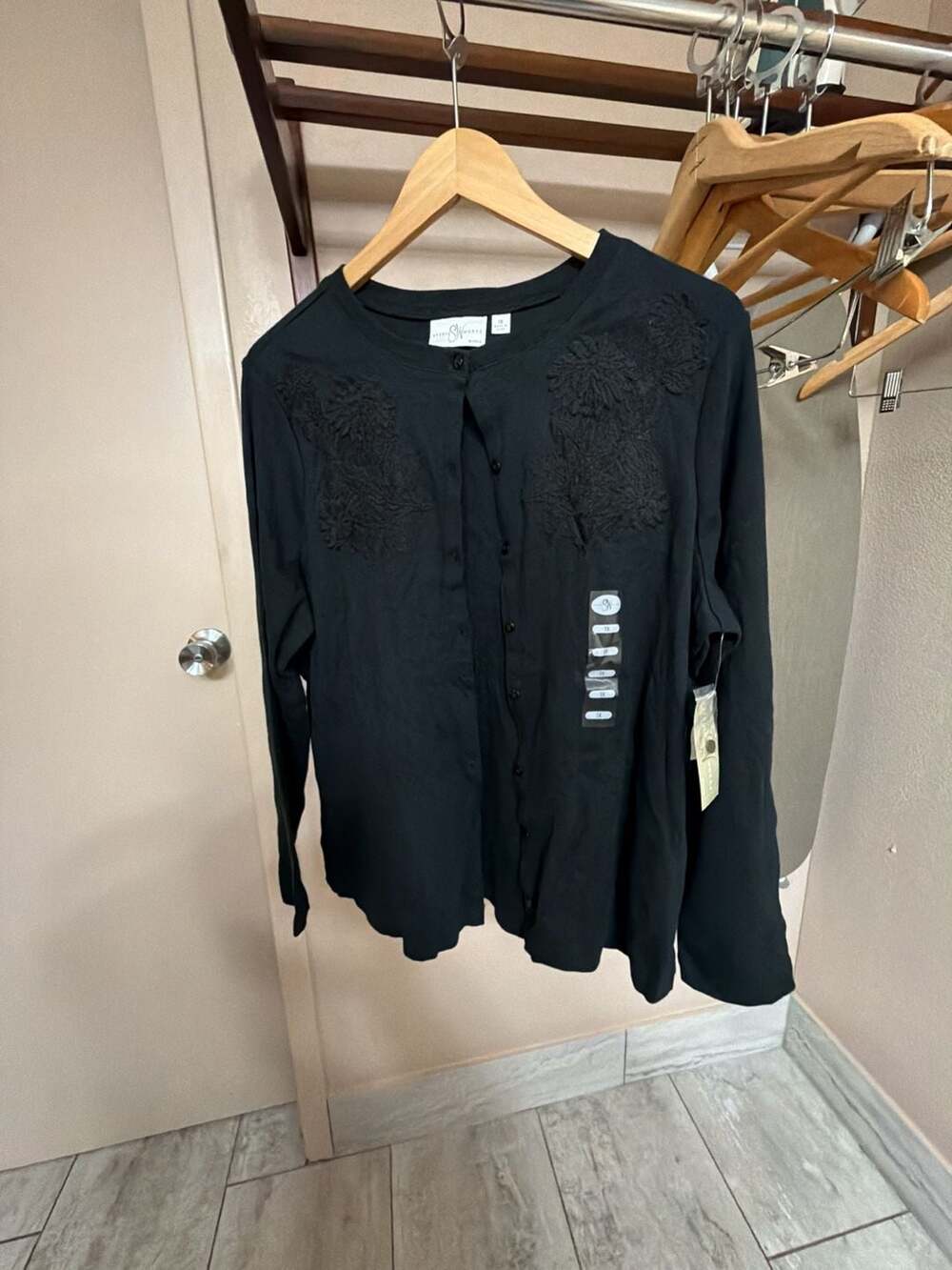 Studio Works Woman Black Floral Embroidered Button-Up Cardigan Top 1X